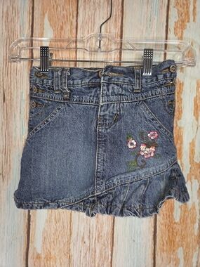 Princess Collection Vtg Girls Denim Skirt with Floral Embroidery - Blue. Size 6